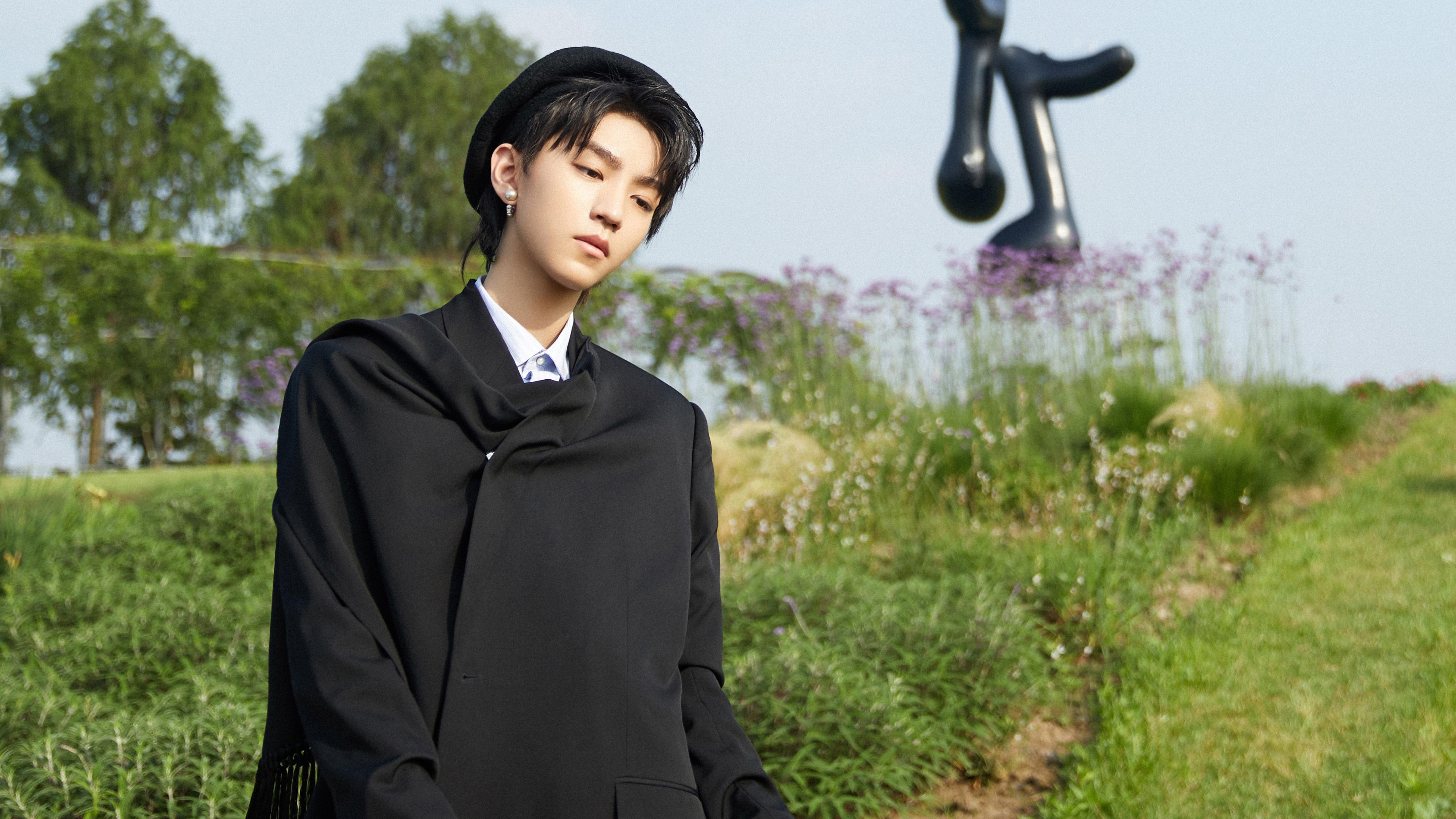 金色轰炸机与紫金王朝,竞技春天的双重奏